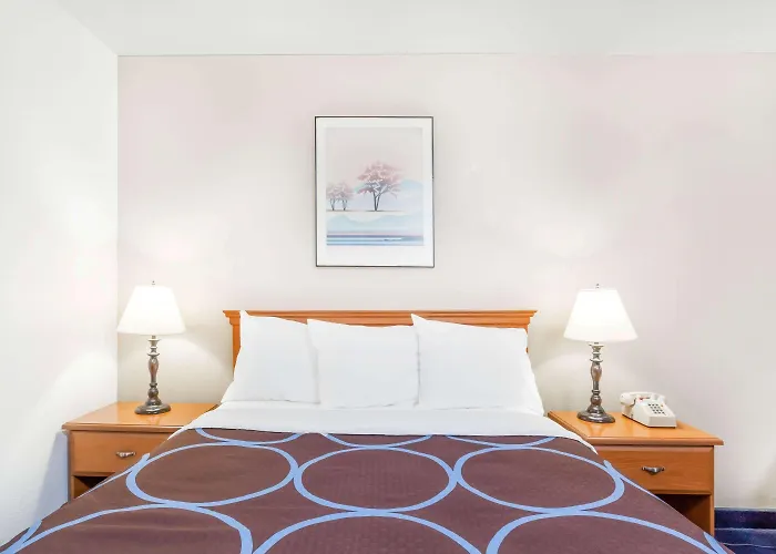 Super 8 By Wyndham Montgomery Maybrook