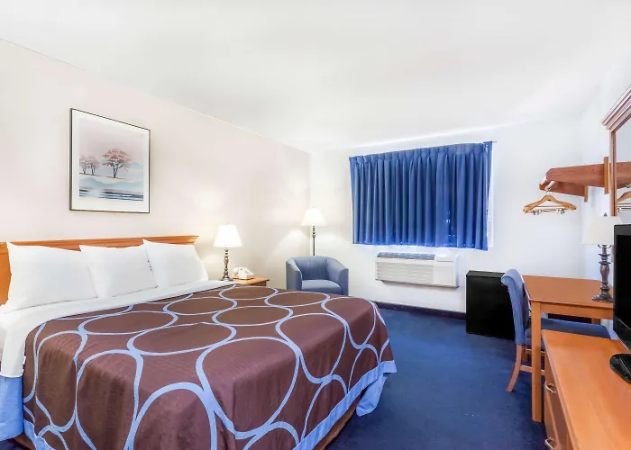 Super 8 By Wyndham Montgomery Maybrook
