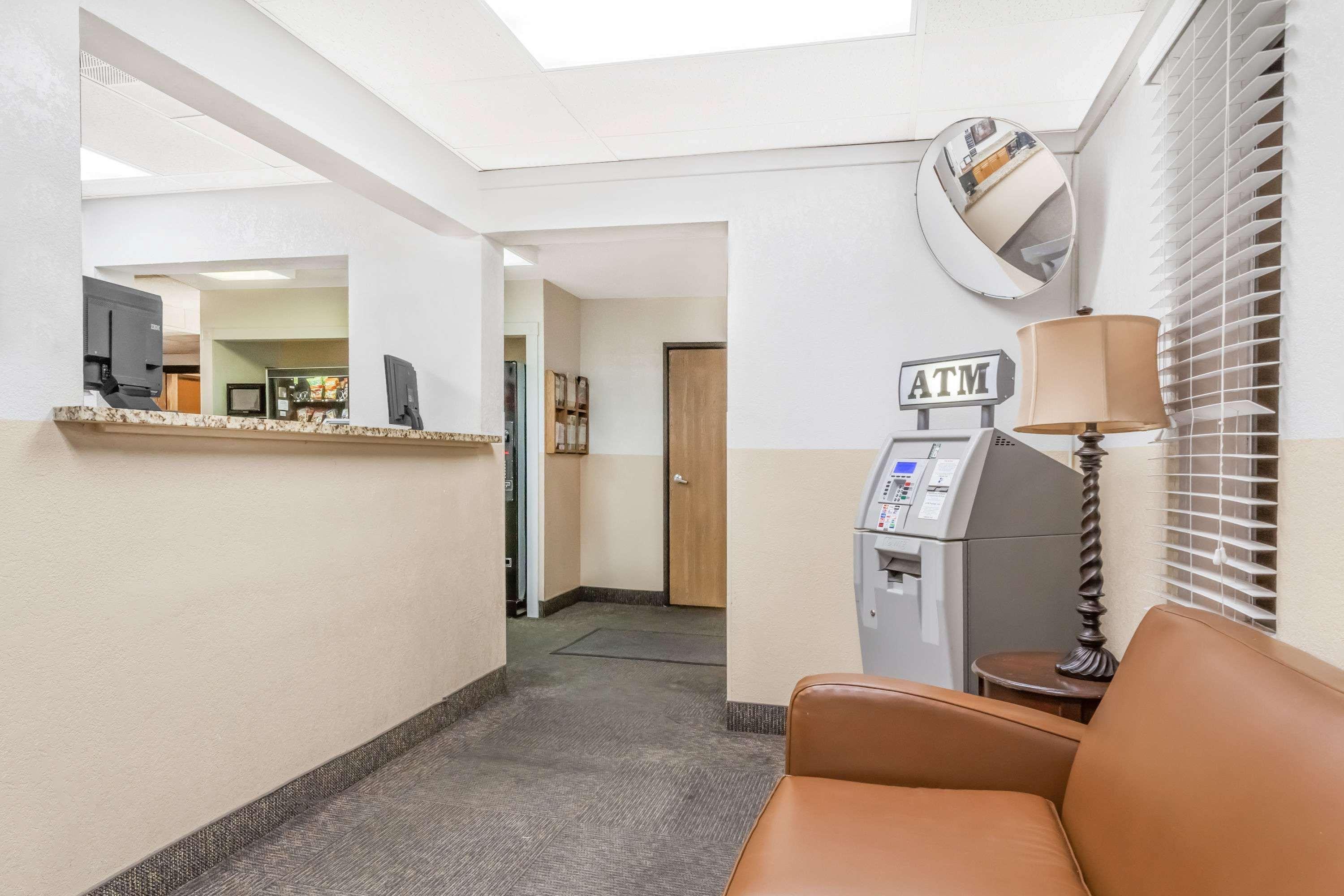 Super 8 By Wyndham Maybrook