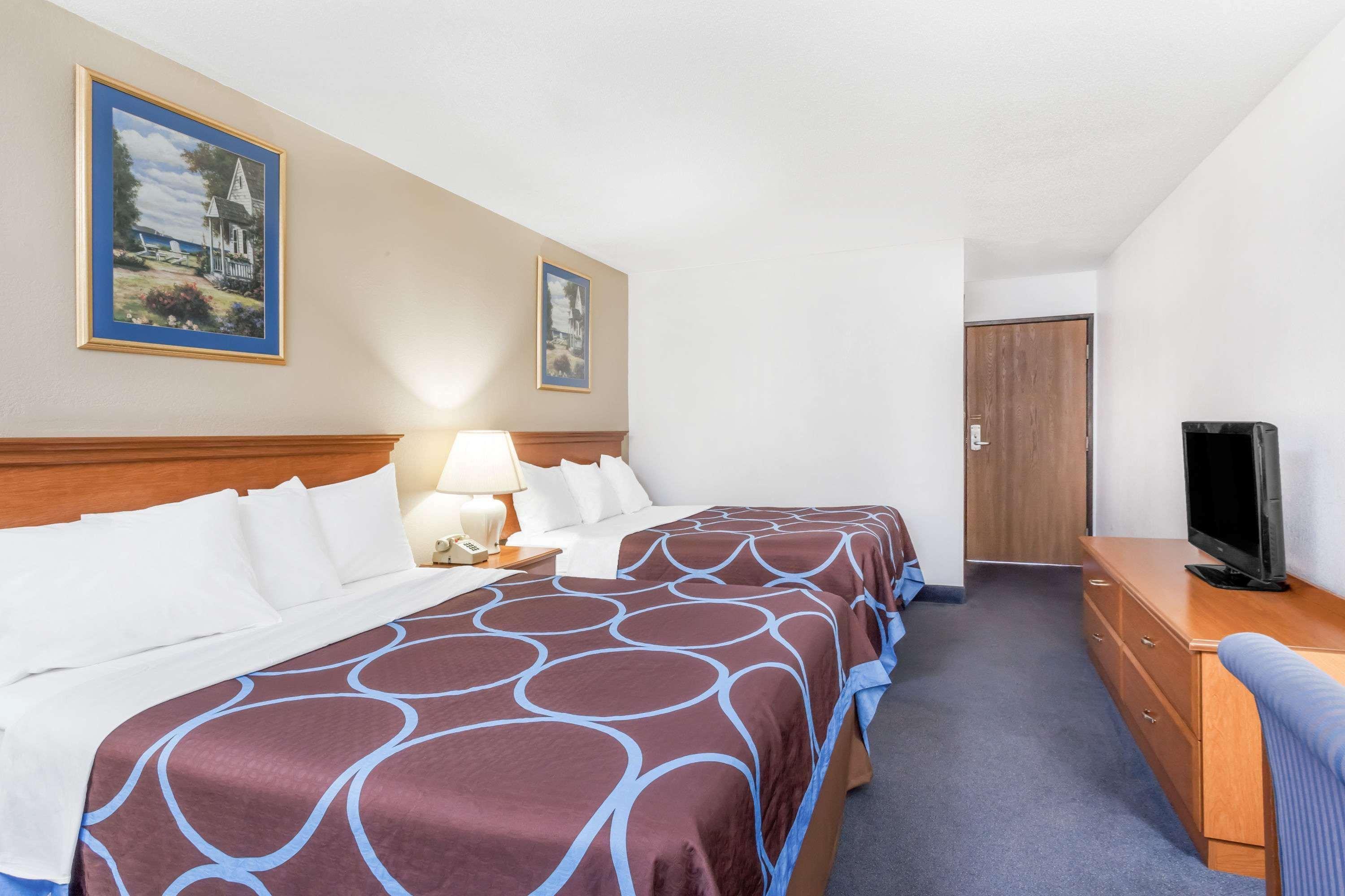 Super 8 By Wyndham Maybrook Motel