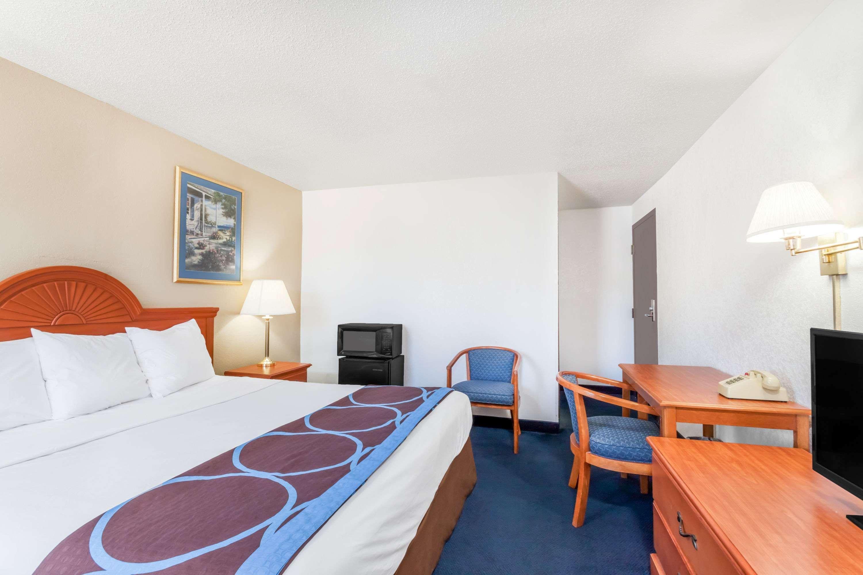 Super 8 By Wyndham Maybrook Motel 2*