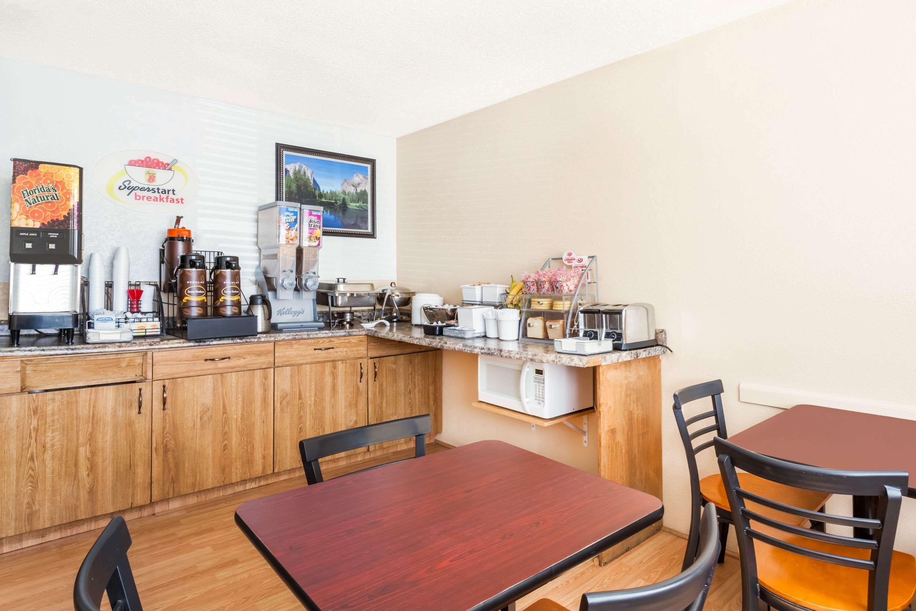 Super 8 By Wyndham Maybrook