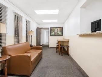 Super 8 By Wyndham Maybrook 2*