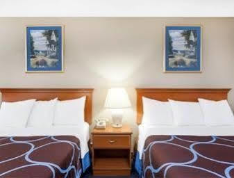 Super 8 By Wyndham Maybrook