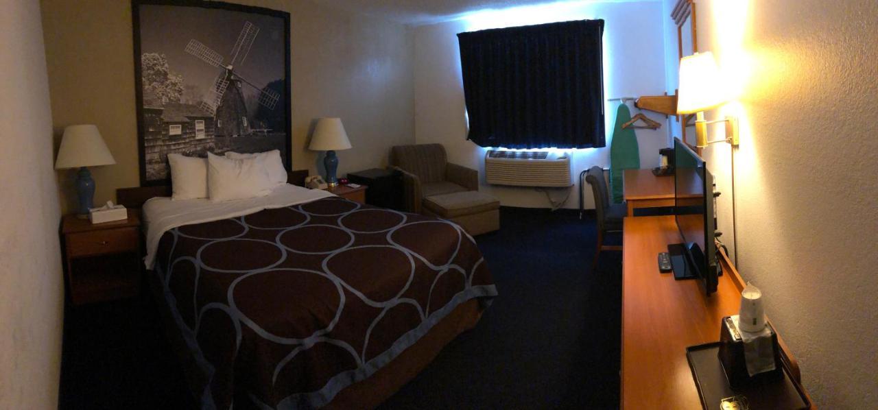 Super 8 By Wyndham Maybrook Motel